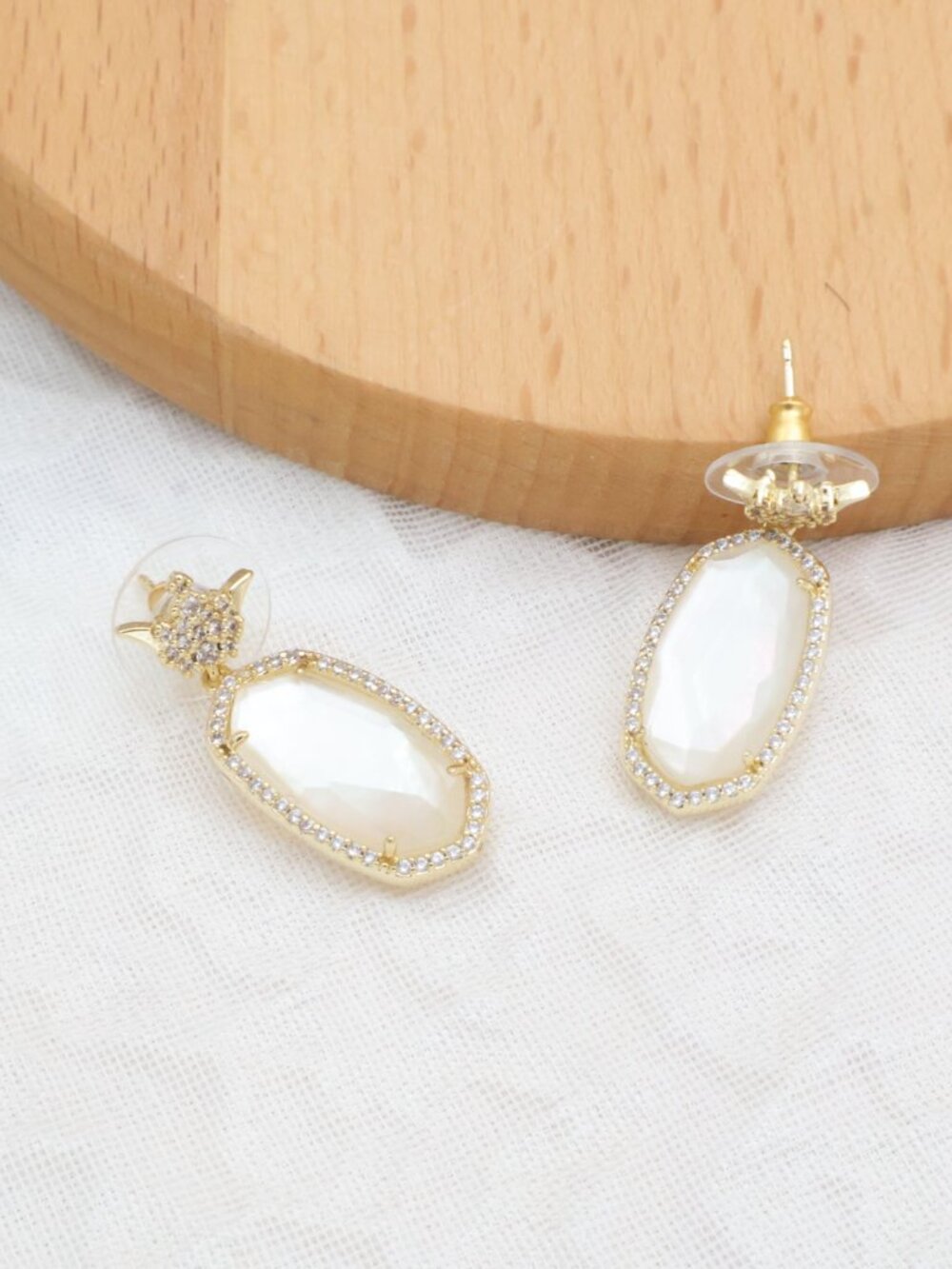Kendra Scott Disney Dana Mother-of-Pearl Stud Earrings - Picture 2 of 3